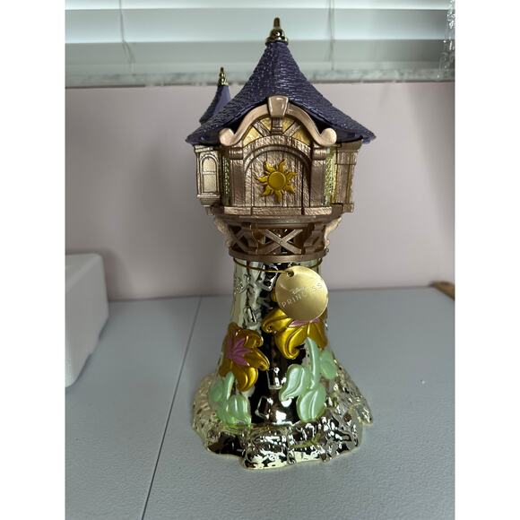 2026 Bath & Body Works
DISNEY Rapunzel 3-Wick Candle Holder - Picture 2 of 6